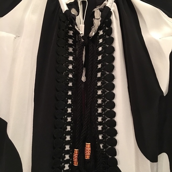 TRACE REESE TOP, NEW, COLD SHOULDER, SIZE M - Picture 6 of 8